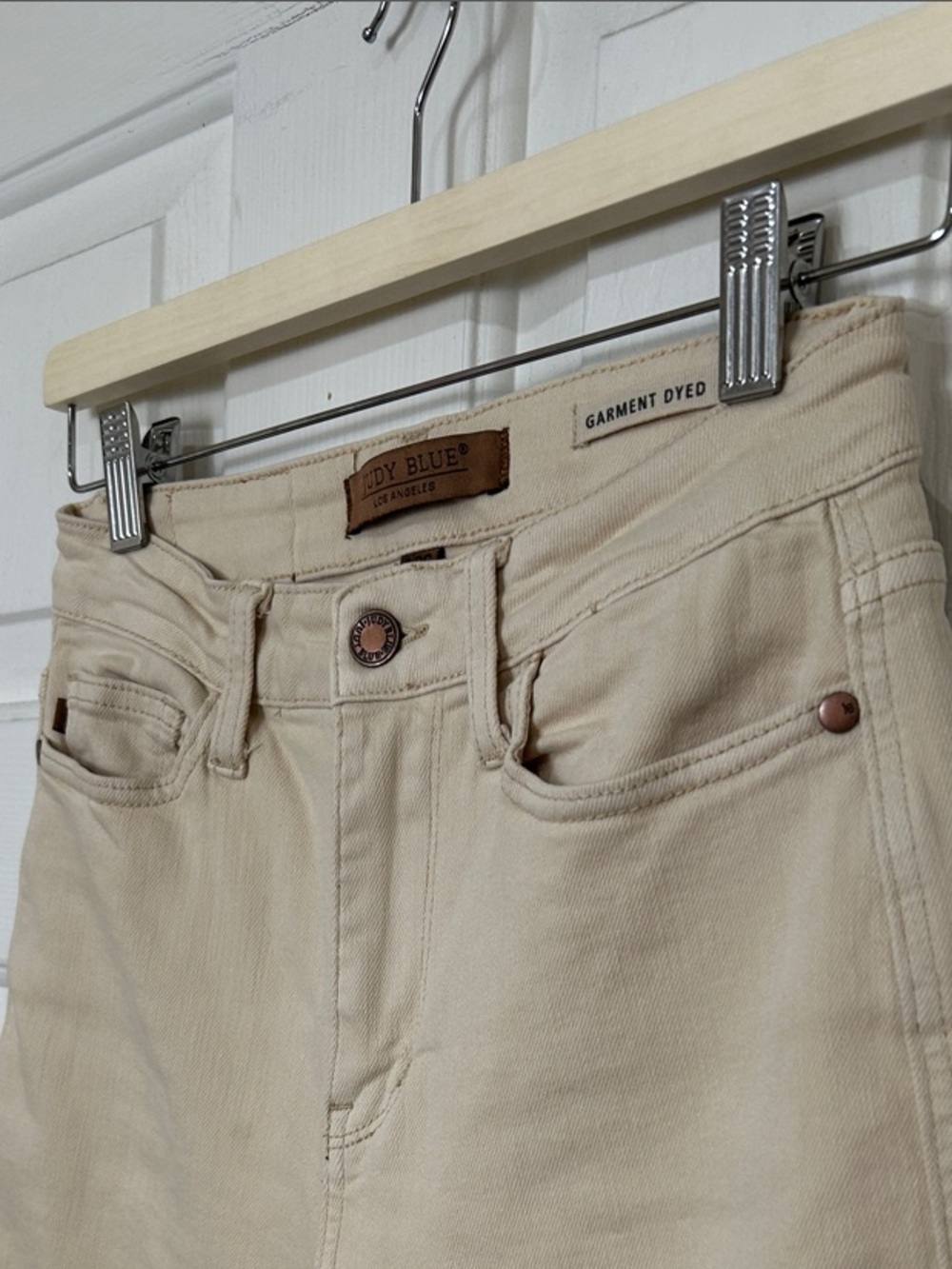 Judy Blue Garment Dyed Cream Beige Raw Hem Crop Jeans / Size 3 (26) - Picture 5 of 13